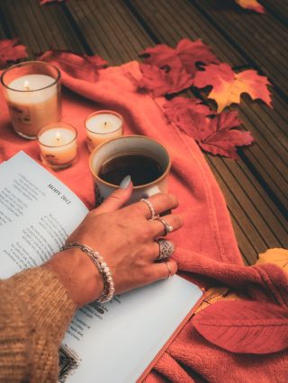 🍂✨ Jesień już tu jest, a z nią czas na odświeżenie naszych szkatułek z biżuterią! Jakie elementy wybieracie, gdy liście...