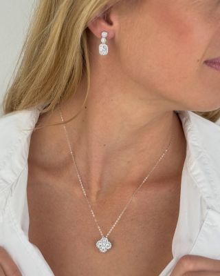 ✨ Subtelny, błyszczący łańcuszek z zawieszką i dopasowane kolczyki – idealny zestaw, by dodać blasku każdej stylizacji. 💫...